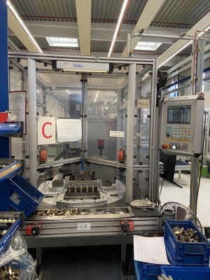 1 Nietmaschine FMW V879 00000, Bj. 2003 mit - Drehtisch